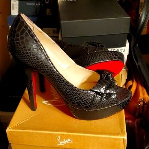 Red bottoms heels 👠